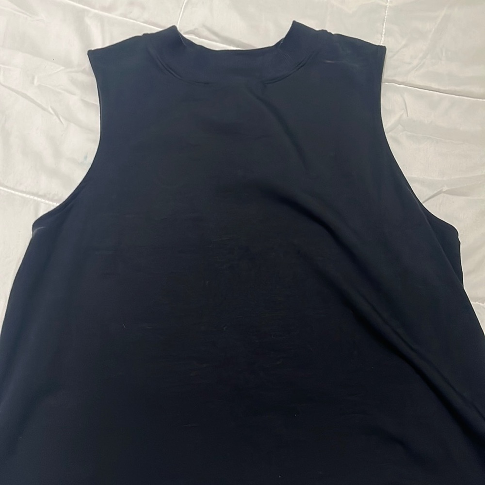 black workout top